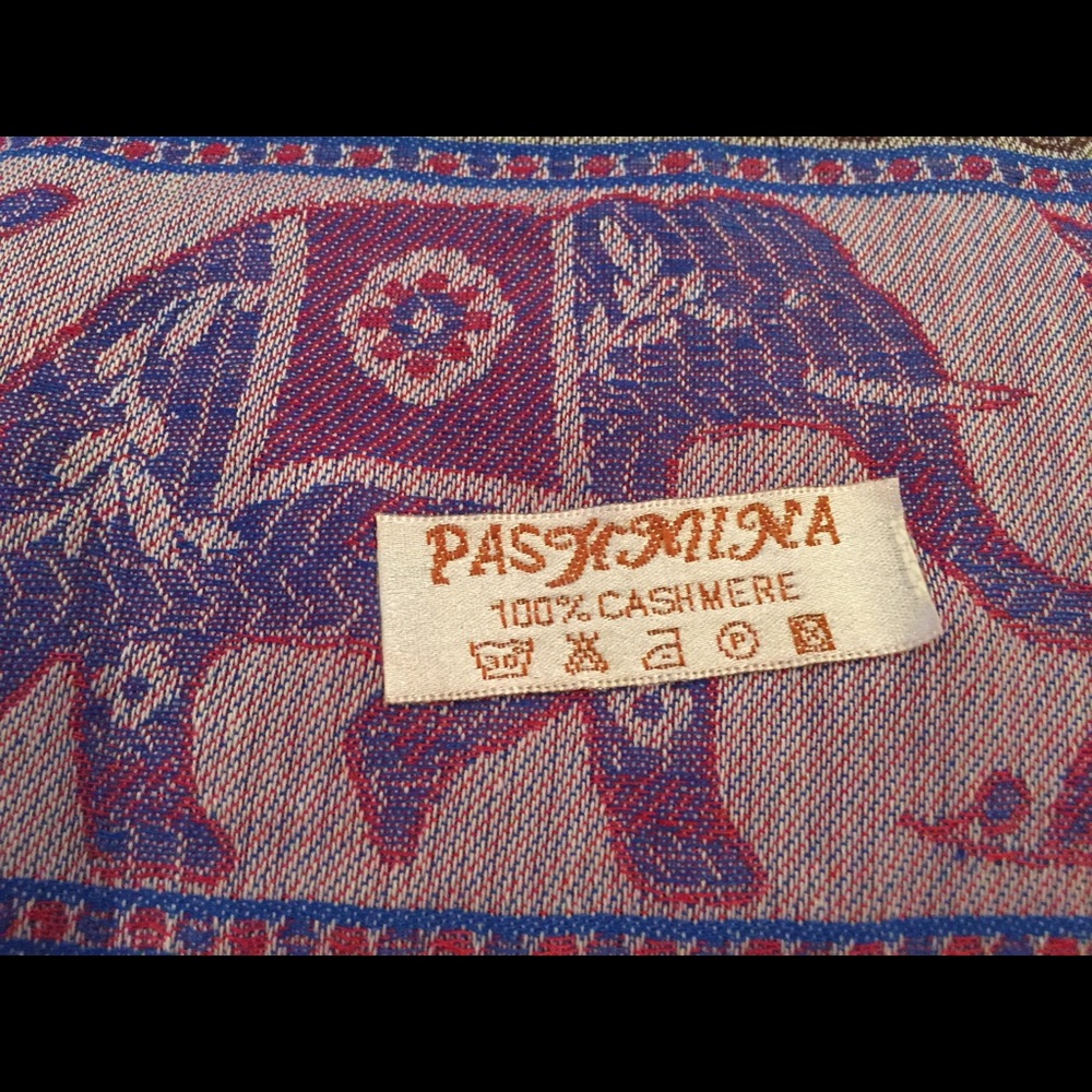 A 100% cashmere pashmina elephant scarf/wrap/shawl